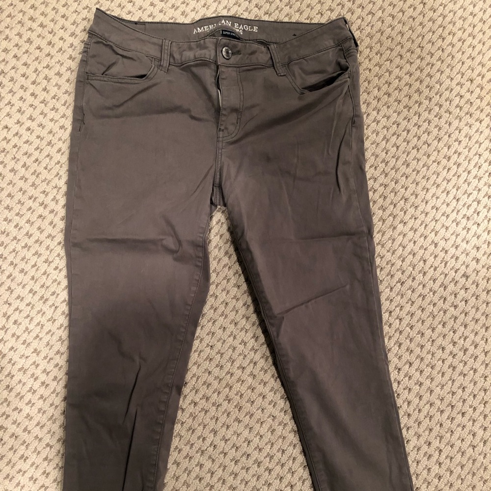 Never worn American Eagle darker gray jegging